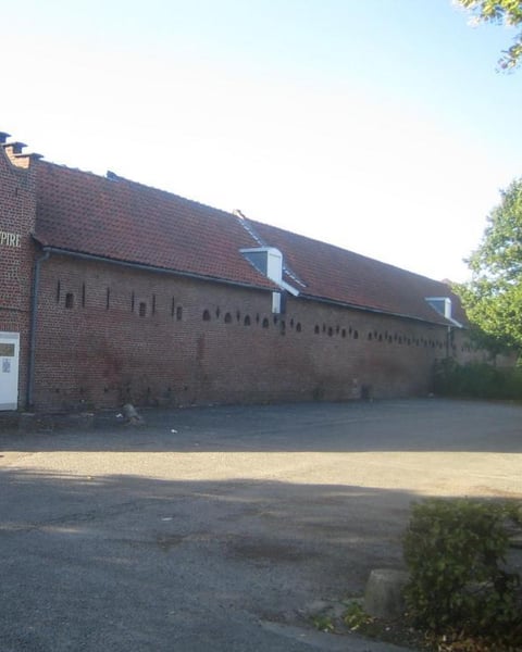 La ferme Dupire vue de la rue Decugis