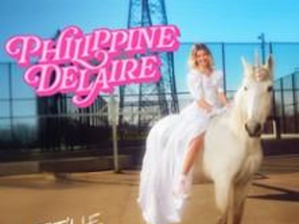 Philippine Delaire, Fifille à Papa