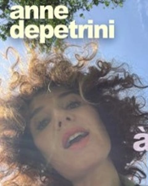 Anne Depetrini, A côté