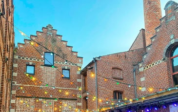 L'histoire de la maison Folie Moulins, regards de Femmes