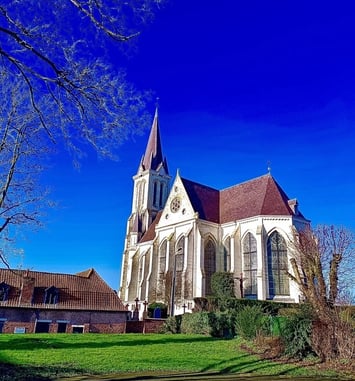 Exposition dans l'Église Saint-Pierre de Bouvines