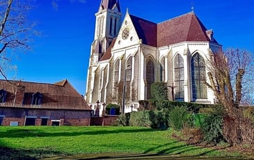 Exposition dans l'Église Saint-Pierre de Bouvines