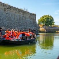 Balade guidée en bateau à passagers autour des fortifications