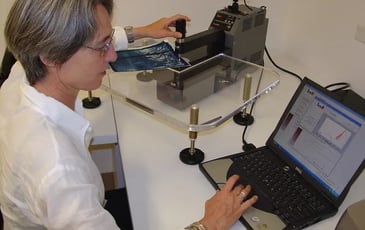 Entre art et science : pour une histoire matérielle de la photographie