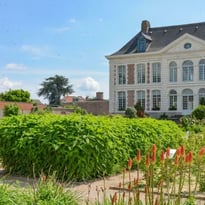 Visite guidée de la Villa Gabrielle et de ses jardins de style monastique