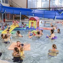Bain de mots à la piscine du Triolo