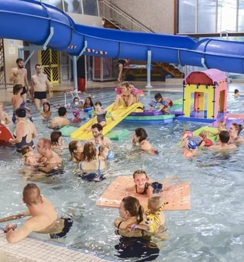 Bain de mots à la piscine du Triolo
