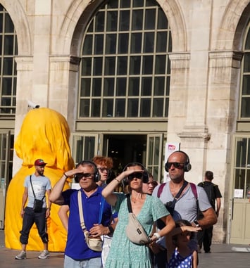 Balade audio immersive à Lille — Passé, présent et futur — en autonomie via l'application CityWhispers, en français et en anglais.