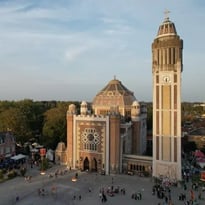 Exposition : l'Eglise et l'Hôtel de ville s'observent