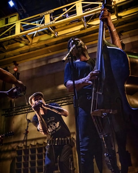 Johnny Montreuil en concert acoustique