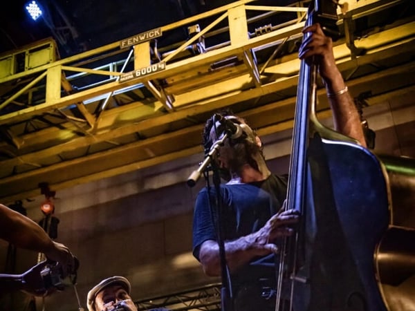 Johnny Montreuil en concert acoustique