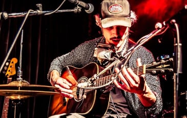 Matt Van T. & The Moaning Strings