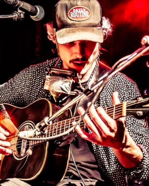 Matt Van T. & The Moaning Strings