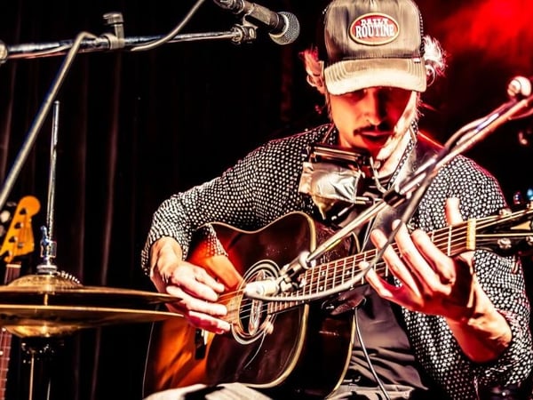 Matt Van T. & The Moaning Strings