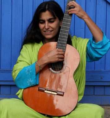 Lilith Guegamian - Guitare Solo / Musique du monde
