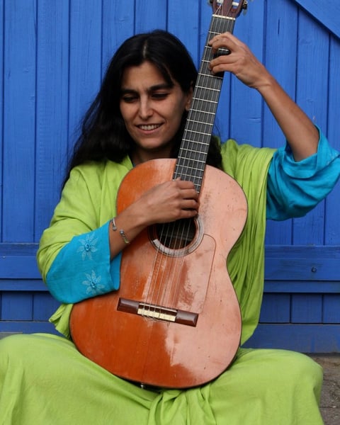 Lilith Guegamian - Guitare Solo / Musique du monde