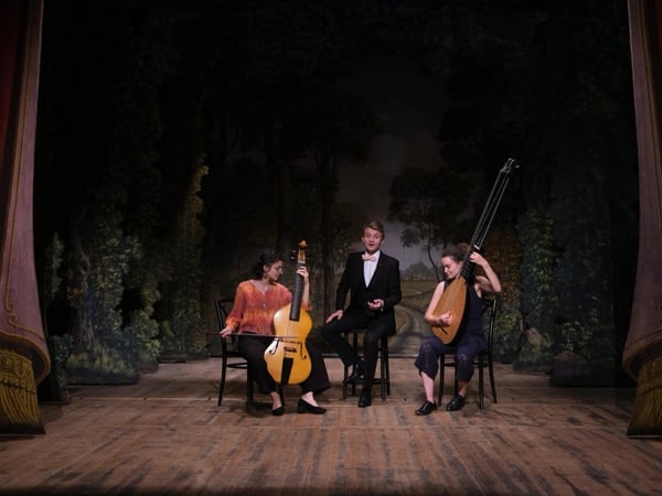 Mascarades, Ensemble La Confidence