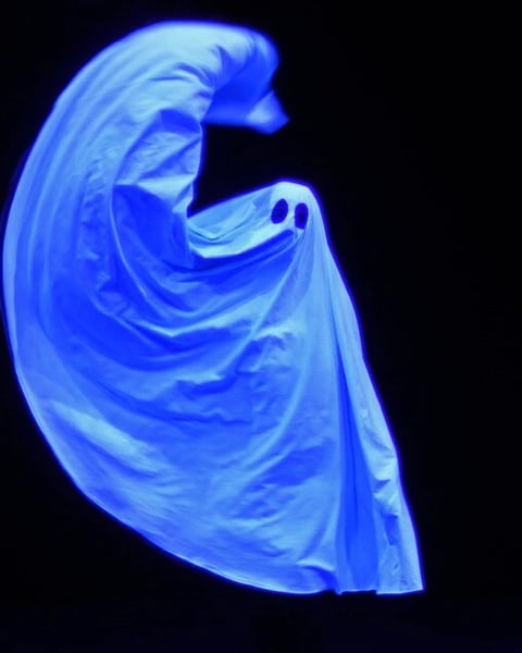 Pillowgraphies, danses pour 7 fantômes et lumière noire